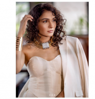 Andrea_Jeremiah_at_16-04-33.png
