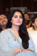 anushka-shetty-hit-pre-release14.jpg