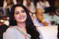 anushka-shetty-hit-pre-release63.jpg