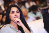 anushka-shetty-hit-pre-release64.jpg