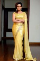 Honey-Rose-in-Saree-stills-12.jpg