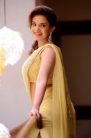 Honey-Rose-in-Saree-stills-15.jpg