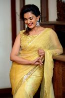 Honey-Rose-in-Saree-stills-8.jpg