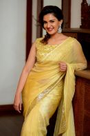 Honey-Rose-in-Saree-stills-9.jpg