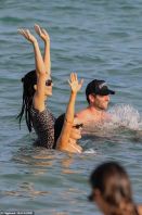 99987439-14873753-Kendall_showed_off_her_model_figure_in_a_black_bikini_which_she_-a-40_1751609502231.jpg