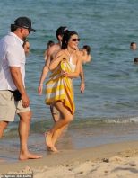 99987447-14873753-She_topped_up_her_tan_while_on_the_beach-a-41_1751609502242.jpg