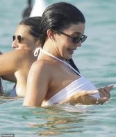 99997527-14873753-Kylie_s_playful_spirit_was_in_evidence-m-63_1751610052010.jpg