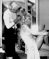 marilyn_monroe_with_hairdresser_gladys_rasmussen_during_the_filming_of__there_s_no_business_like_show_business_2C_1954_.jpg