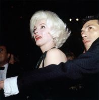 marilyn_monroe_with_her_date_jos__bola_os_at_the_golden_globes_awards2C_1962_.jpg
