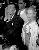 marilyn_monroe_with_laurence_olivier_at_the_london_airport2C_1956_.jpg