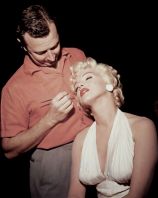 marilyn_monroe_with_makeup_artist___friend_allan__whitey__snyder_on_the_set_of__the_seven_year_itch_2C_1954_.jpg