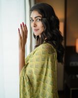 mrunal-thakur_165916063040.jpg