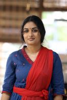 Prayaga-martin-in-pokkiri-simon-2.jpg