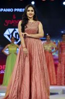 Saniya-Iyyappan-at-IFL-fashio-show-3.jpg