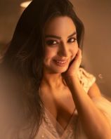 soundarya-sharma-stills-photos-pictures-143.jpg