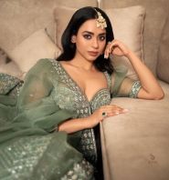 soundarya-sharma-stills-photos-pictures-160.jpg