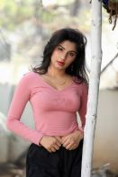 sheetal-bhatt-pink-croptop-black-shorts.jpg