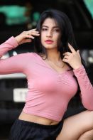 sheetal-bhatt-pink-croptop-black-shorts_28229.jpg